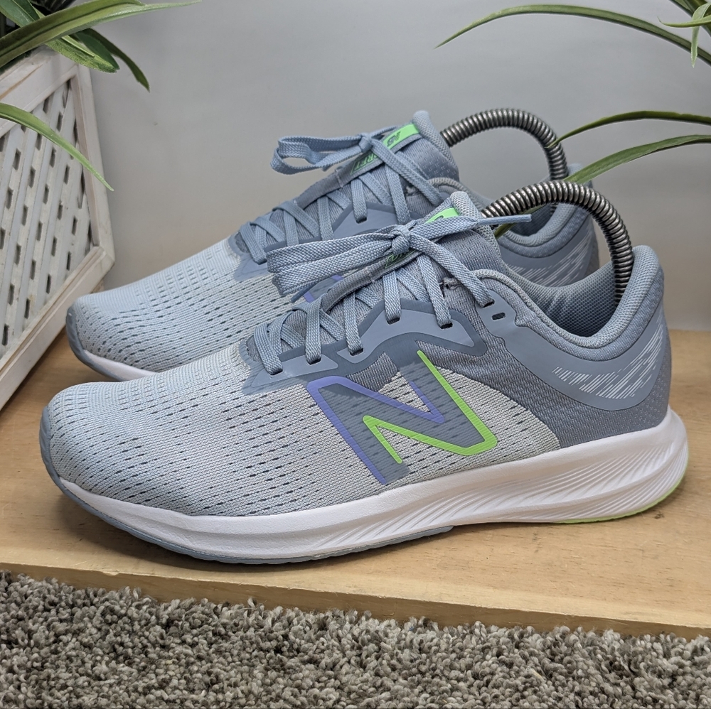 New Balance DRFT Women's Size 7D Running Walking Shoes  Casual Comfort